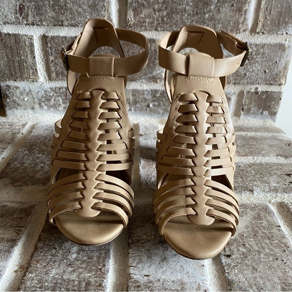 👡Nude Chunky Sandal Heels 👡 - Picture 4 of 9